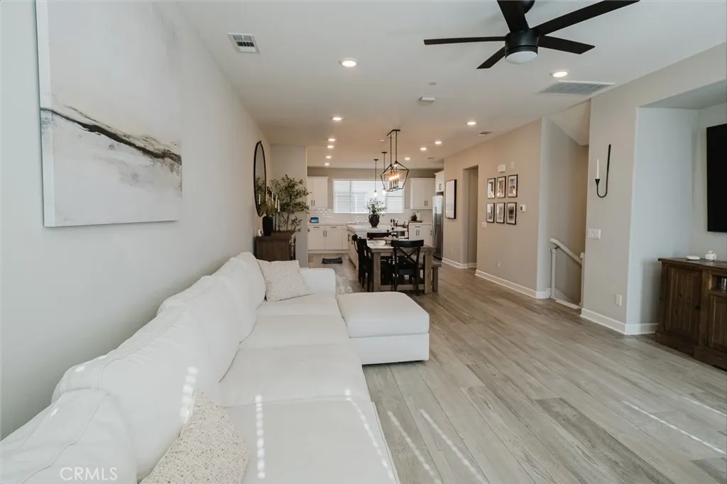 https://cdn.realtyfeed.com/cdn/127/306636325/3a64a332bef6baec444028c5f78500d3.webp
