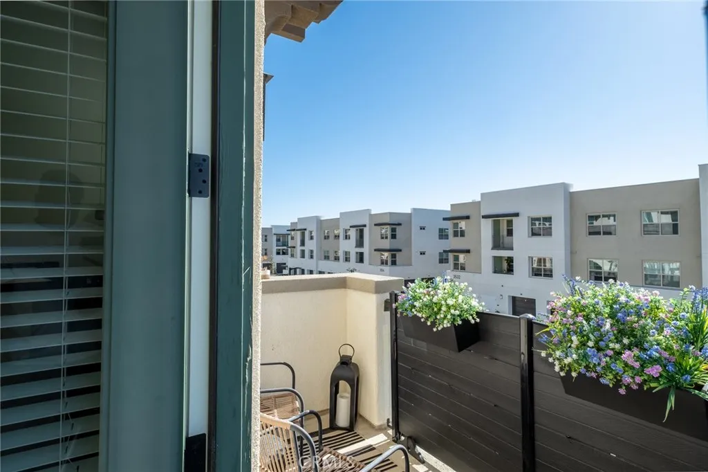 https://cdn.realtyfeed.com/cdn/127/306636325/88f1089b380344d6788332dc3fd8f376.webp
