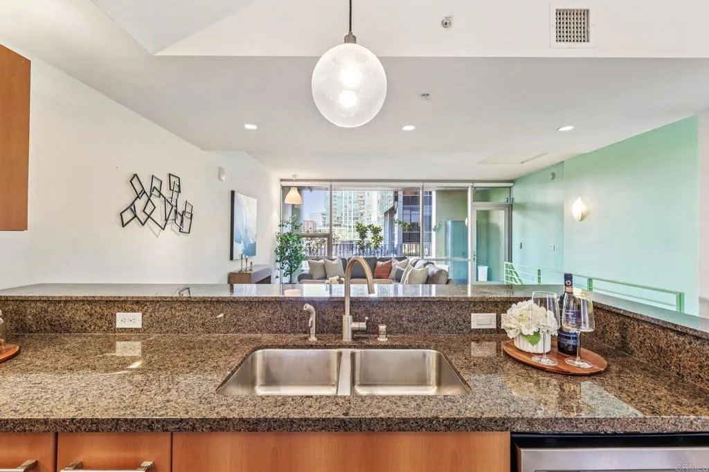 https://cdn.realtyfeed.com/cdn/127/306636350/99b64afe0b583a3192294563895c1101.webp