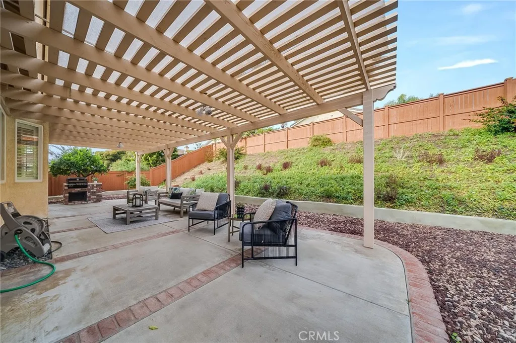 https://cdn.realtyfeed.com/cdn/127/306636354/b20c58b4f4c7eb4788685ec982333ffa.webp