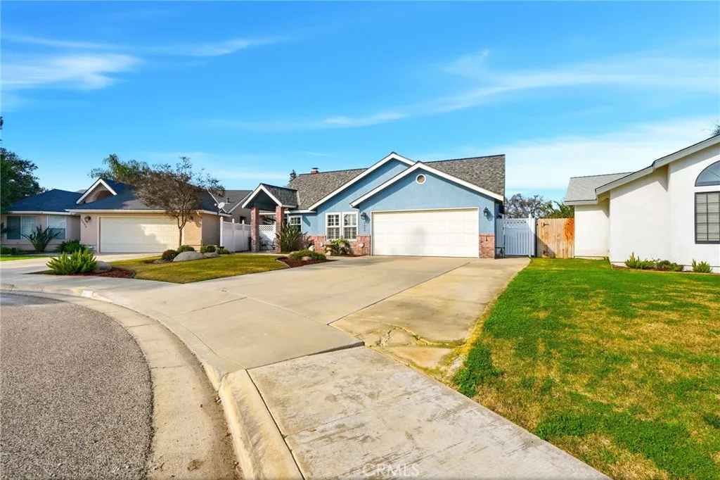 5028 W Hillsdale, Visalia, CA 93291 - Photo 3 of 49, Visalia, CA