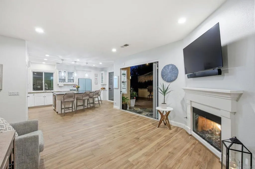https://cdn.realtyfeed.com/cdn/127/306636440/a9632c2b842d79190de466983e4b4d11.webp