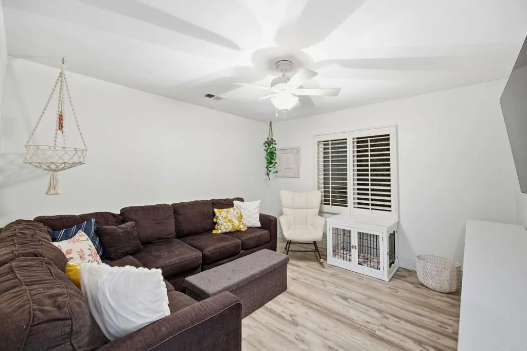 https://cdn.realtyfeed.com/cdn/127/306636440/b8a02d6da490af3712fe7a222ef5c019.webp