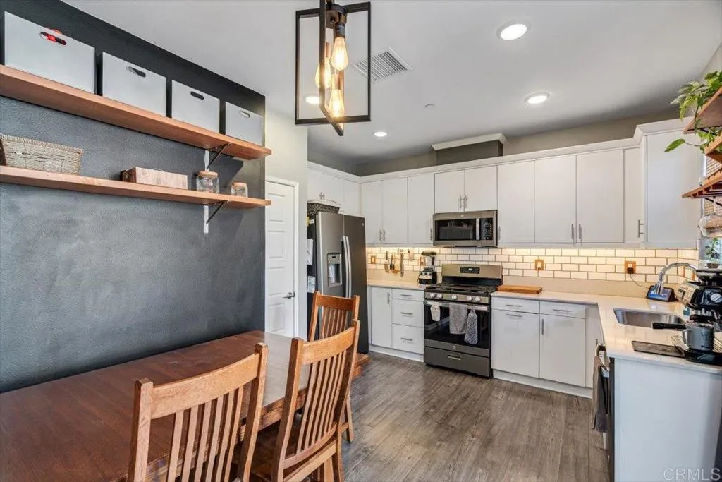 https://cdn.realtyfeed.com/cdn/127/306636487/b05cc8a58bf6f1a7ce60f9bb07f953b4.webp