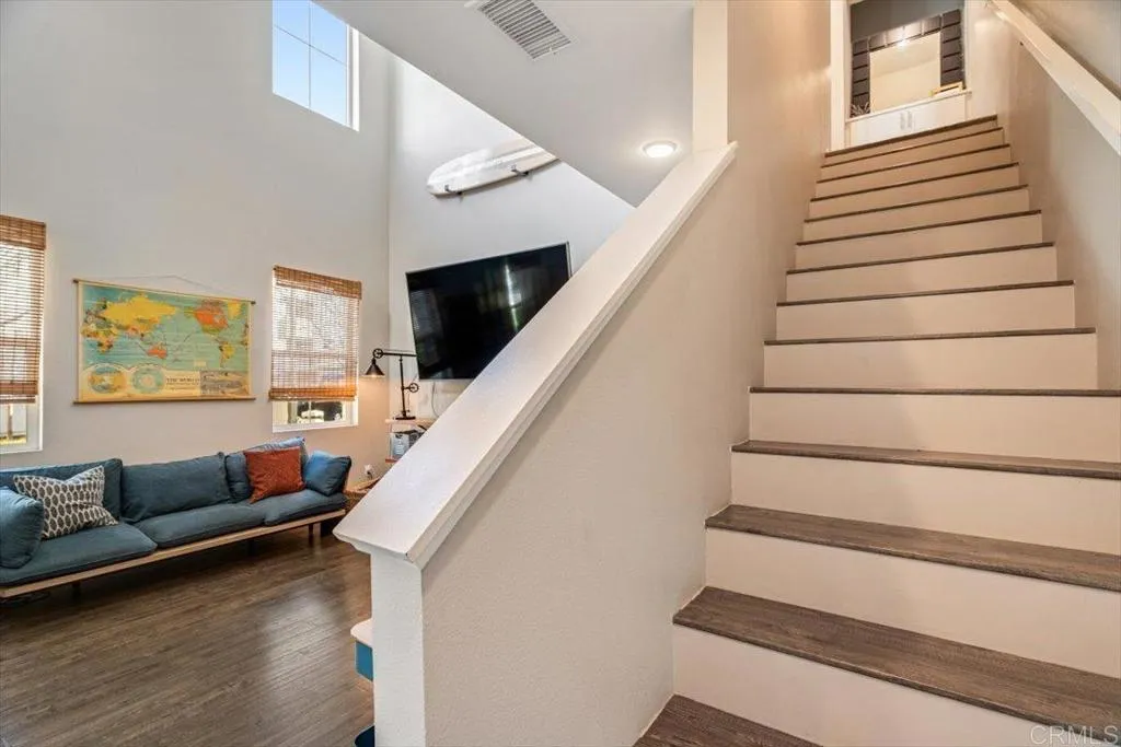 https://cdn.realtyfeed.com/cdn/127/306636487/f17d8f9be1ee150168ce96e01e986d88.webp