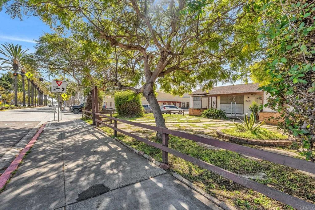https://cdn.realtyfeed.com/cdn/127/306636543/489a82e03e96f273195f3670721447ed.webp