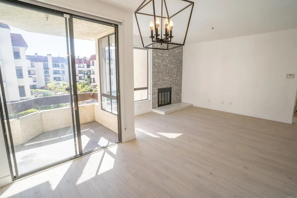 https://cdn.realtyfeed.com/cdn/127/306636617/2917b4c7562d57cc6d44a1c1f5b0b0b6.webp