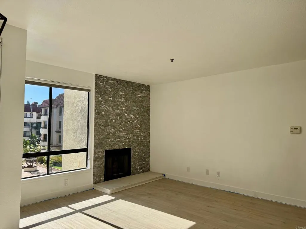 https://cdn.realtyfeed.com/cdn/127/306636617/3a8ef95854881e908b36837e87e0b57d.webp