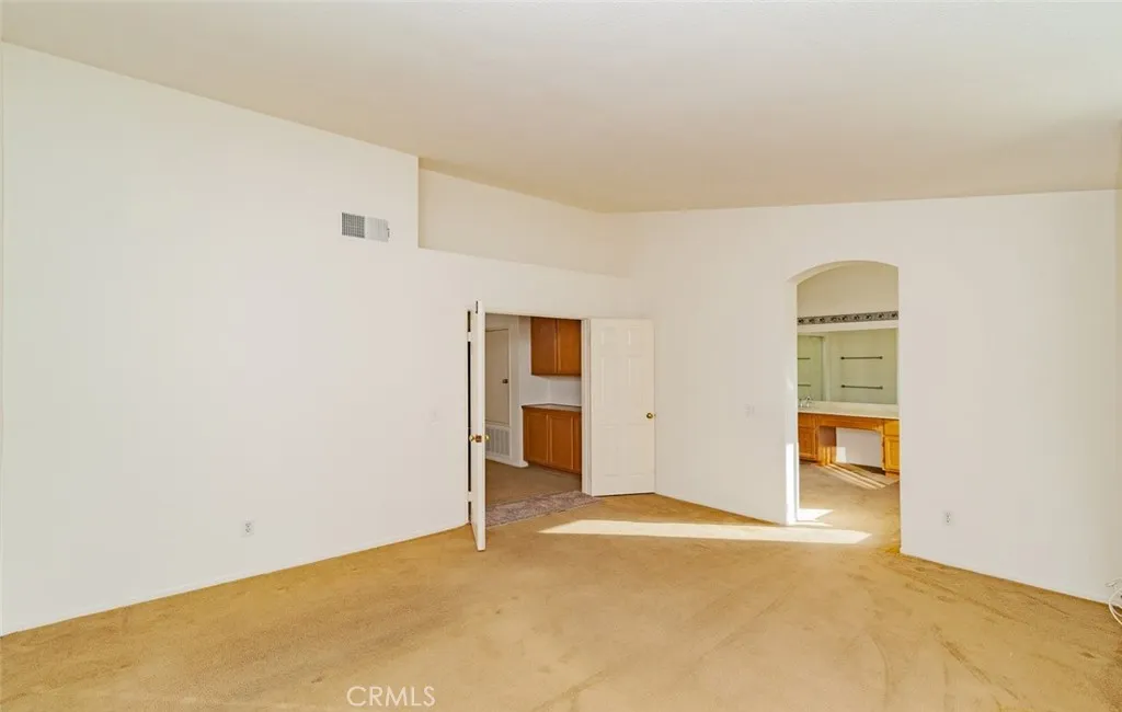 https://cdn.realtyfeed.com/cdn/127/306636667/9b115691a8ea4820872e00275837d0e8.webp