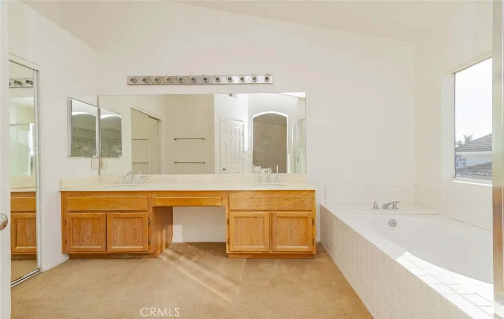 https://cdn.realtyfeed.com/cdn/127/306636667/c2ac5b3d32ff73d15635b9344e12bd47.webp