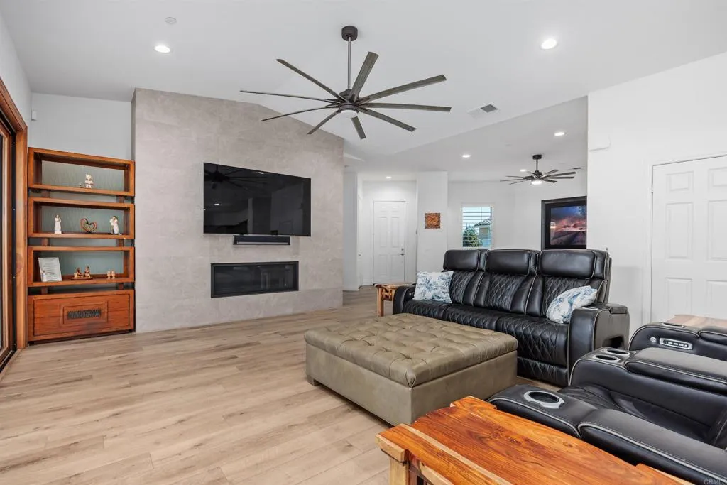 https://cdn.realtyfeed.com/cdn/127/306636768/4693ae77e6b37478fd07838a45c57dfb.webp