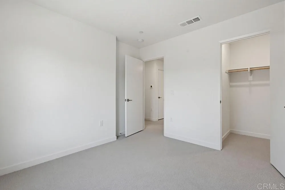 https://cdn.realtyfeed.com/cdn/127/306636769/8085356469eb43124ff571379d3765f1.webp