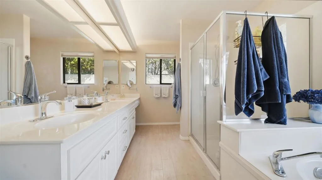 https://cdn.realtyfeed.com/cdn/127/306636779/35da0bd7bed743b3a1c0571b92dc17f4.webp
