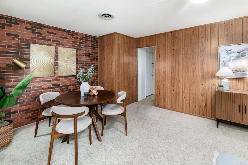 https://cdn.realtyfeed.com/cdn/127/306636813/5b8f1922de3030e00118ce578850adf4.webp