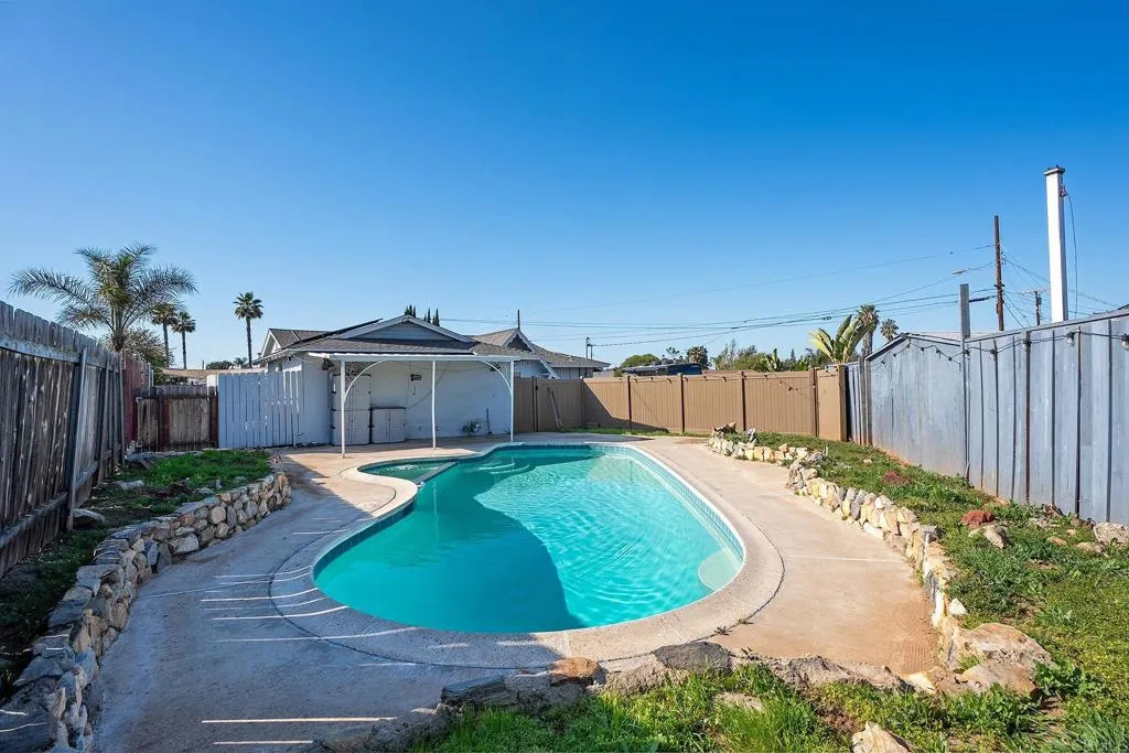 https://cdn.realtyfeed.com/cdn/127/306636841/f37b0f97e7c5a6faadfc8ca3d7fd50a5.webp