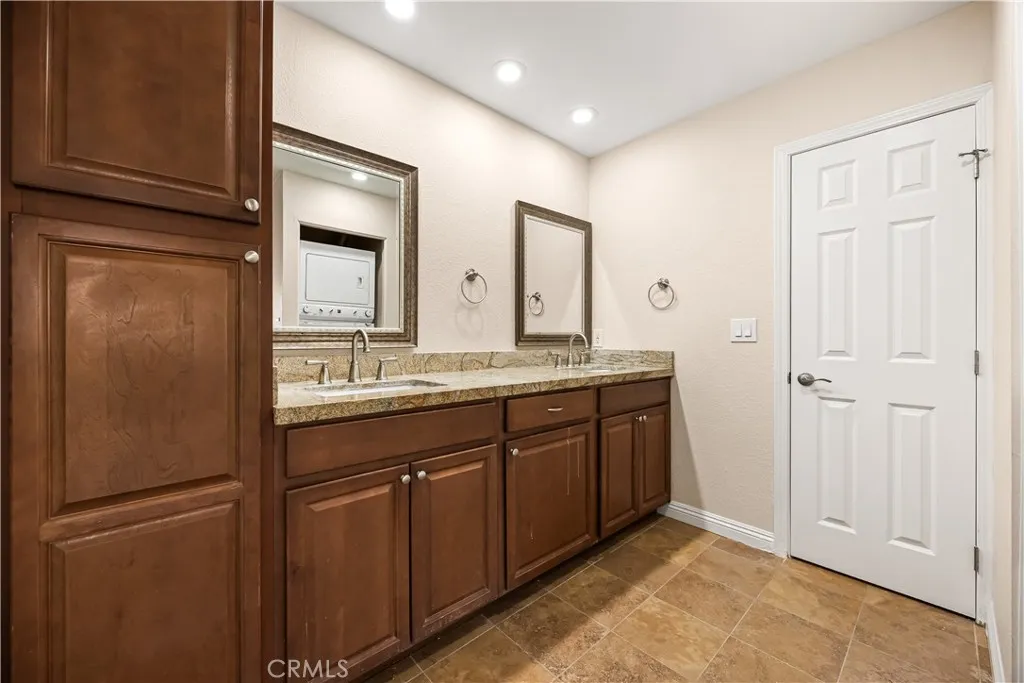 https://cdn.realtyfeed.com/cdn/127/306636964/337c414bce7854bd5a73a64c0ebe7d47.webp