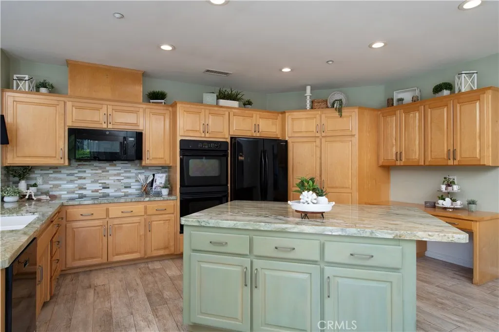 https://cdn.realtyfeed.com/cdn/127/306636969/70475533f23d7ac3d4a04c45c55b5b02.webp