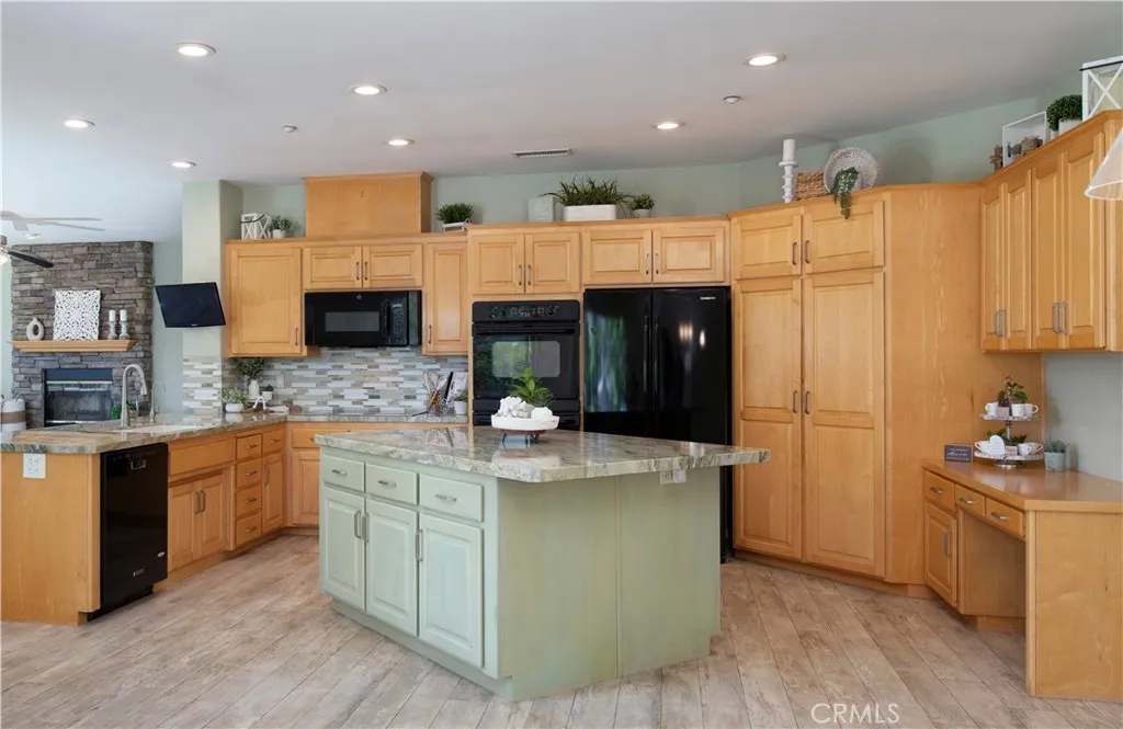 https://cdn.realtyfeed.com/cdn/127/306636969/afac76c69e85a56774ba37341944347a.webp