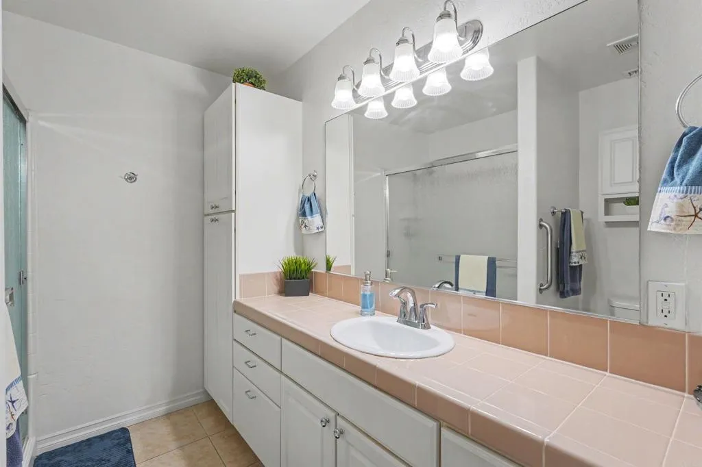 https://cdn.realtyfeed.com/cdn/127/306637013/1a875919c3a145e742981288b9748d71.webp