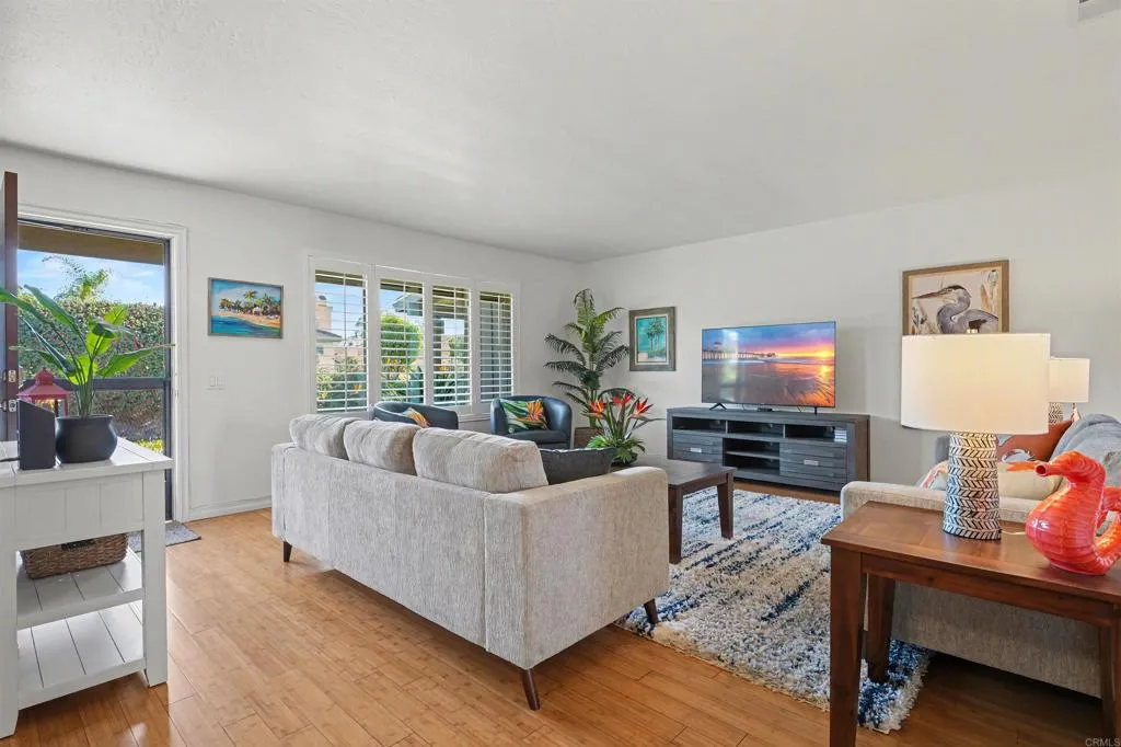 https://cdn.realtyfeed.com/cdn/127/306637013/8b683fad9d46450126b1856247c7653c.webp