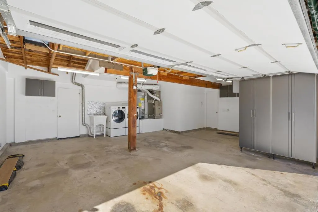 https://cdn.realtyfeed.com/cdn/127/306637064/cf37b78f2046ab0c142553976ce50d98.webp