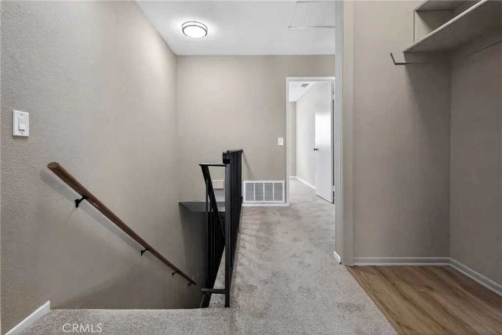 https://cdn.realtyfeed.com/cdn/127/306637104/8c8aa726794d2e3f73c74e336bb74b6c.webp