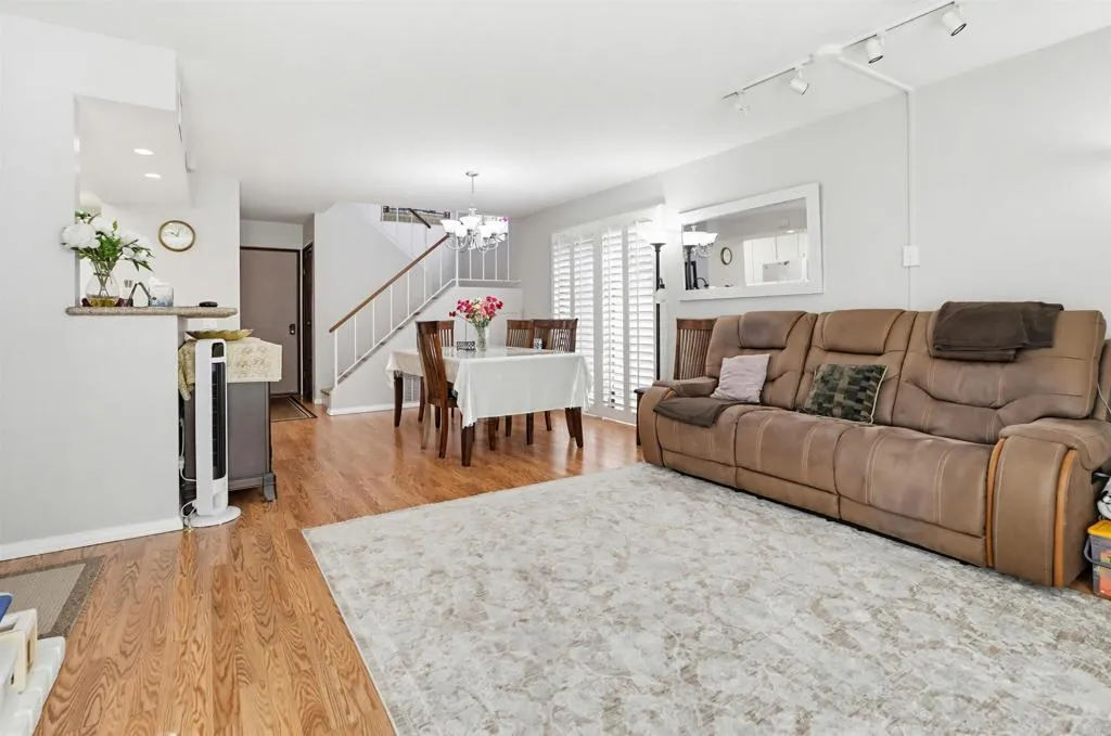 https://cdn.realtyfeed.com/cdn/127/306637106/780e11d8dd3a653500836b50d1786525.webp