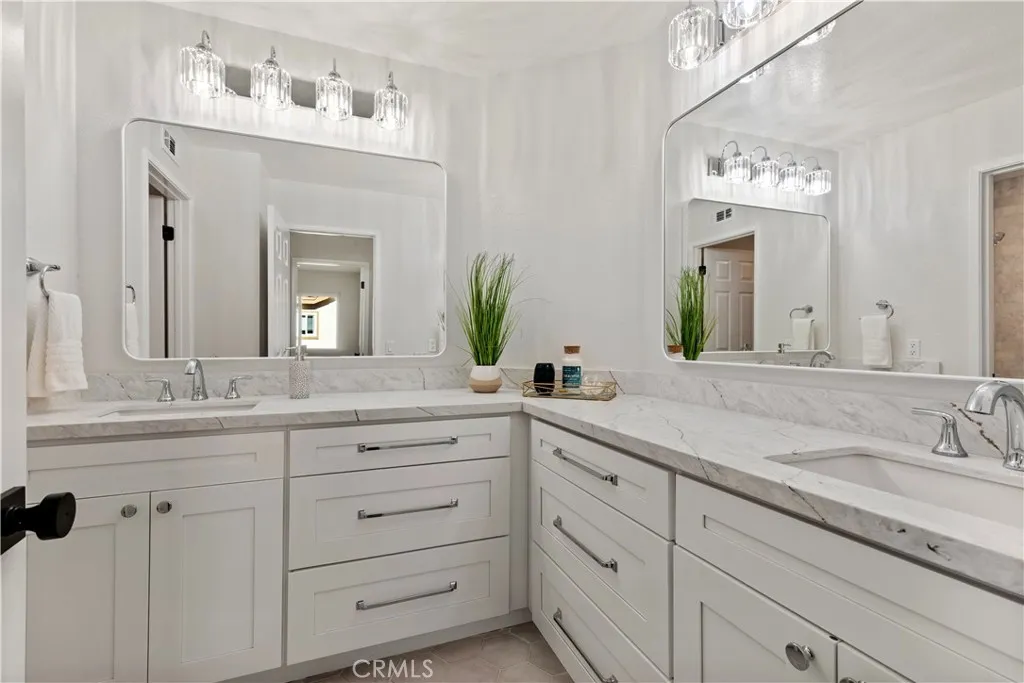 https://cdn.realtyfeed.com/cdn/127/306637175/4a73515cc8dfdf53cdc17d86ce6de1f9.webp