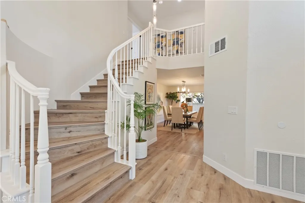https://cdn.realtyfeed.com/cdn/127/306637175/74fa0e23df95e2e20adc451b96f79e18.webp