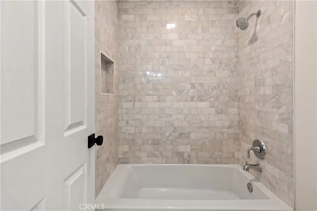 https://cdn.realtyfeed.com/cdn/127/306637175/8fadd9660f26bf382d5874725416d0ba.webp