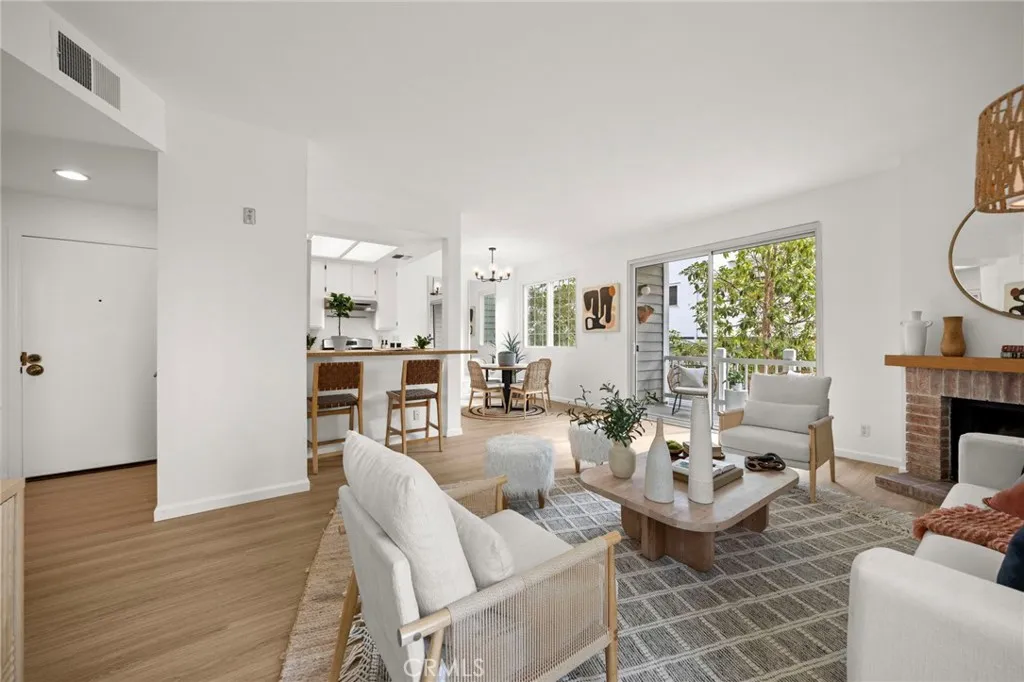 8505 Gulana, Playa del Rey, CA 90293