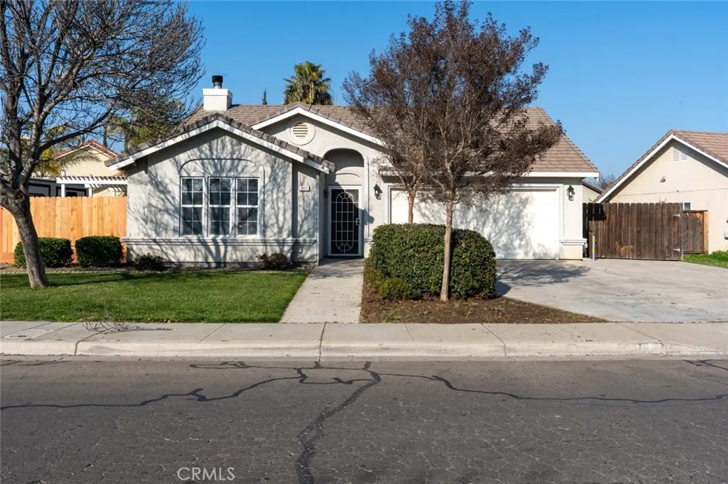 1828 College Greens, Los Banos, CA 93635