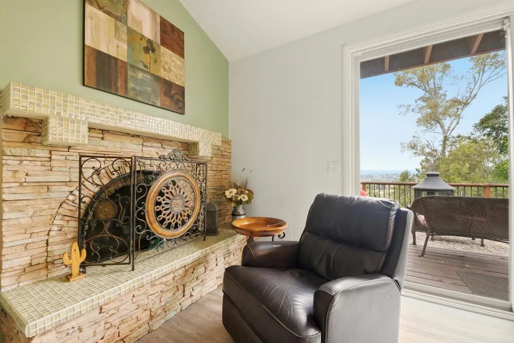 https://cdn.realtyfeed.com/cdn/127/306637250/dc8ddd0600a129950261a0b38983f513.webp