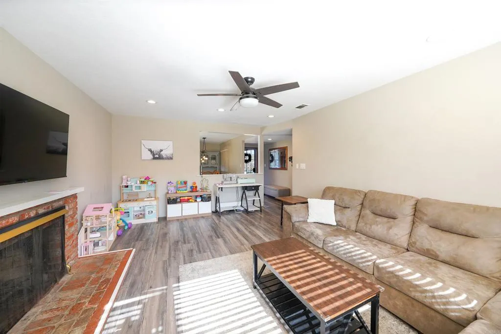 https://cdn.realtyfeed.com/cdn/127/306637264/87c7b7250753ce1d9481d1a9849e51e0.webp