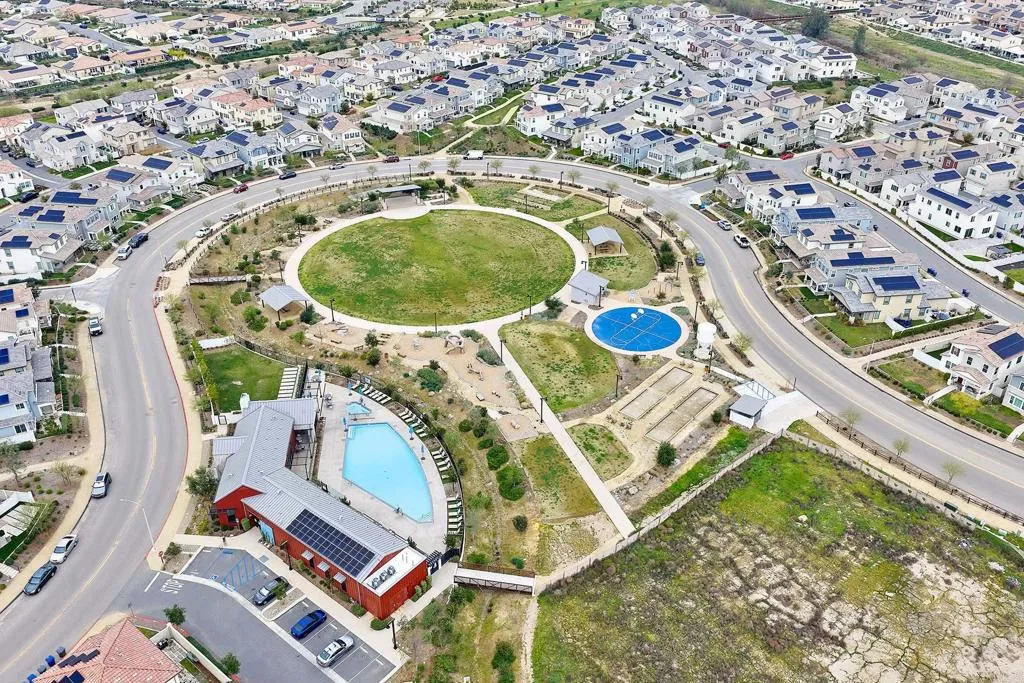 https://cdn.realtyfeed.com/cdn/127/306637303/93af73af34bc9ee5c91f151109ffb134.webp