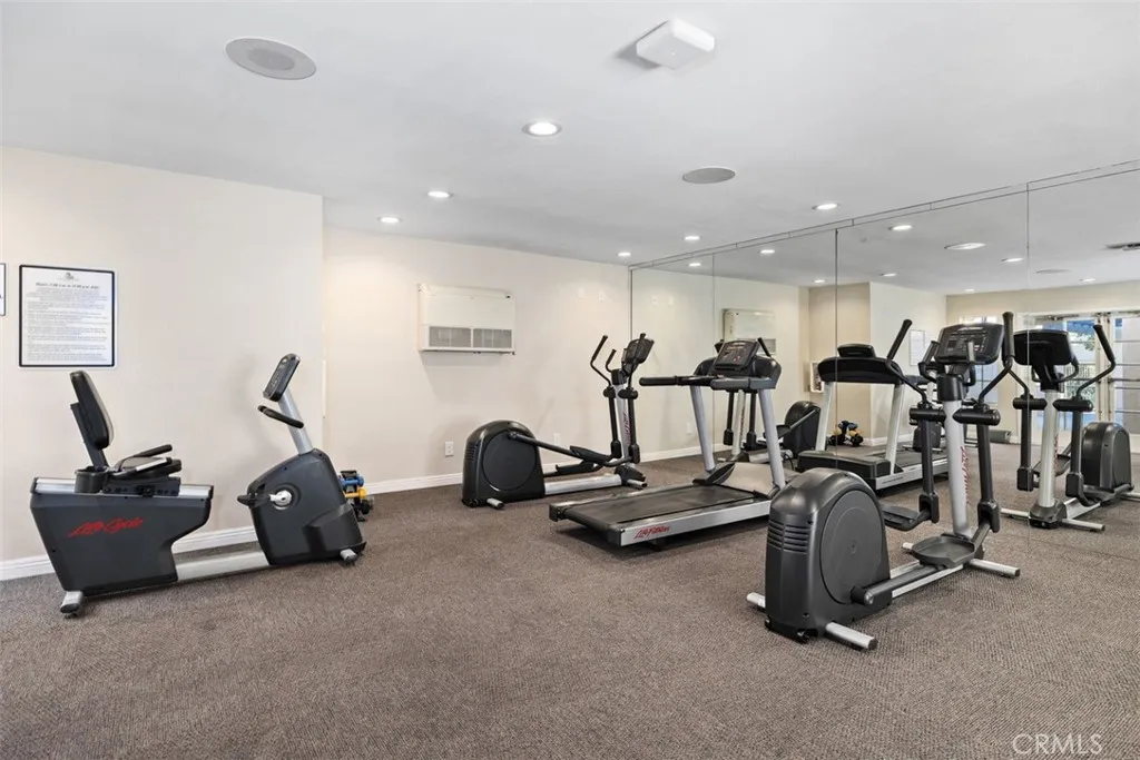 https://cdn.realtyfeed.com/cdn/127/306637309/08c74a8743eb4fd2c116154ea267d4a7.webp