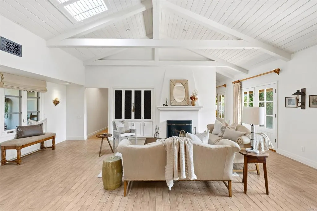 https://cdn.realtyfeed.com/cdn/127/306637423/1175563e0002ac97c8cfd811fc2899bf.webp