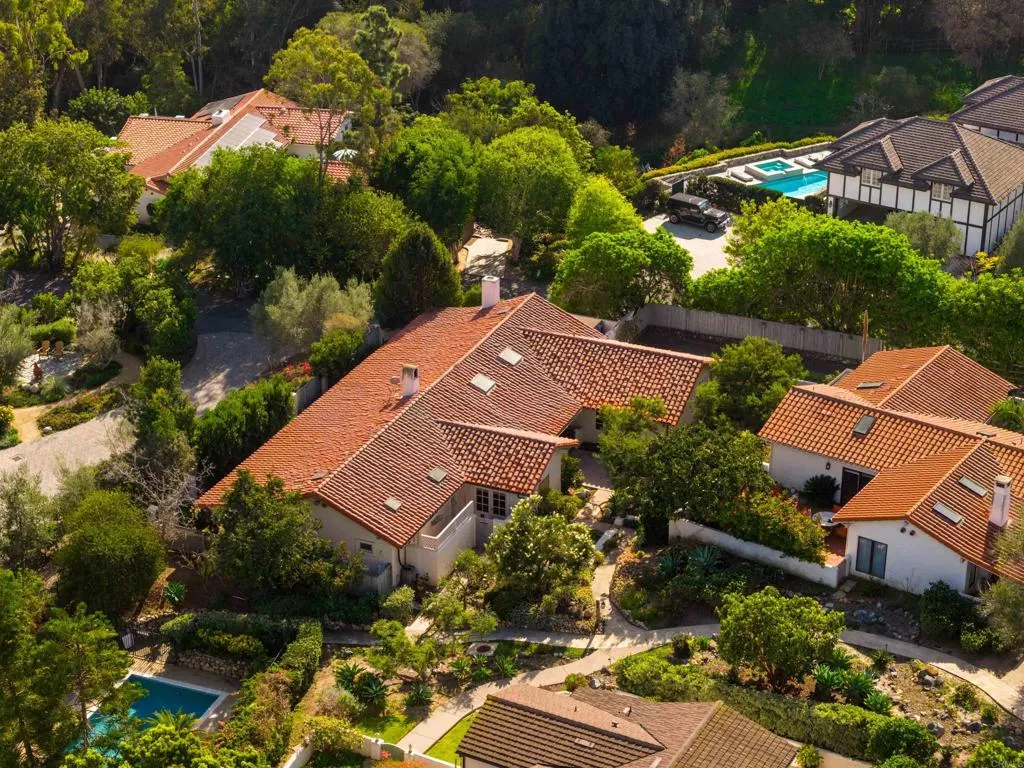 https://cdn.realtyfeed.com/cdn/127/306637423/14b91004e407f2dfdac0c6168c790ace.webp