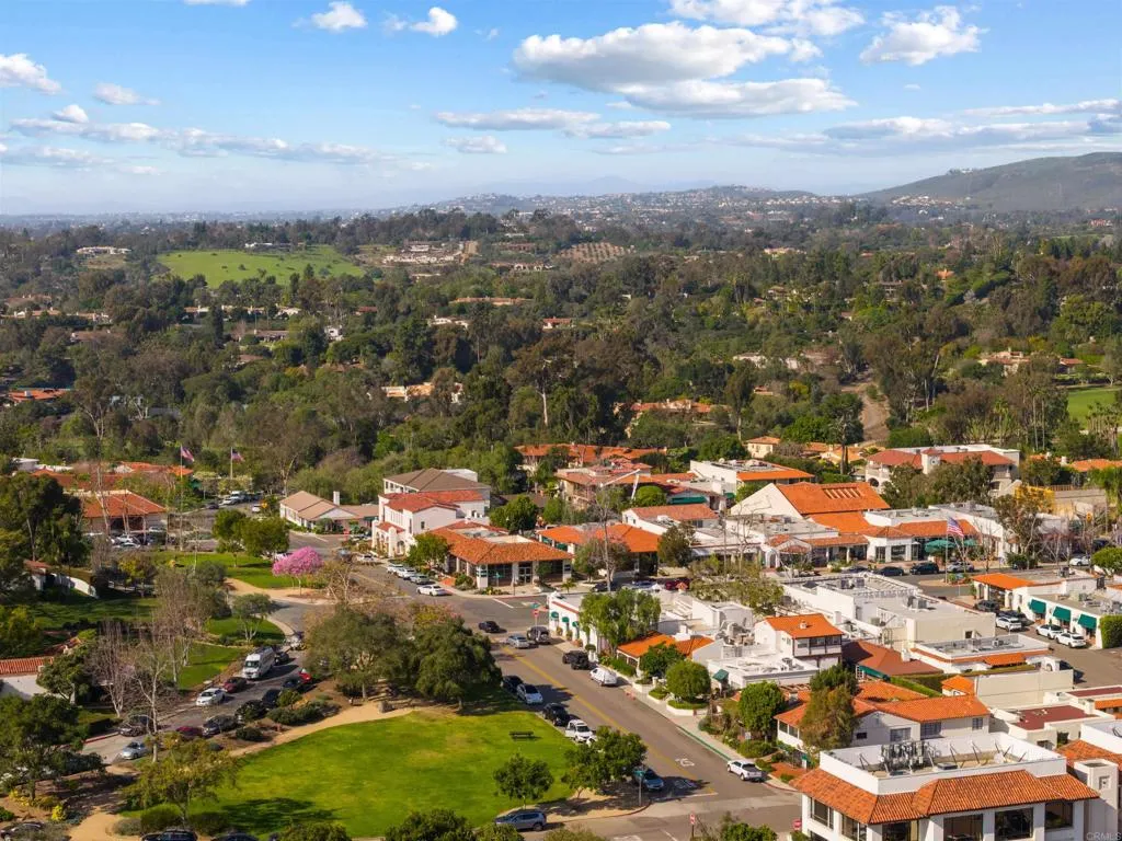 https://cdn.realtyfeed.com/cdn/127/306637423/6c57456872c5f7b1e2402ef2c5d04129.webp