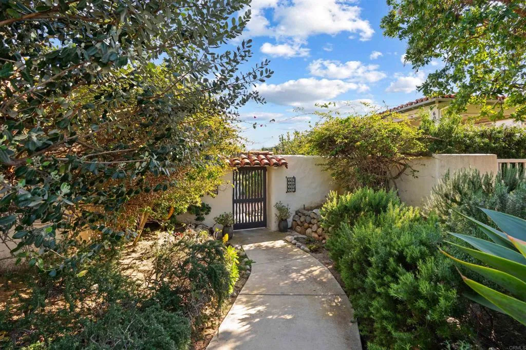 https://cdn.realtyfeed.com/cdn/127/306637423/80aae6ffed18ec4595ae7945a5ddba47.webp