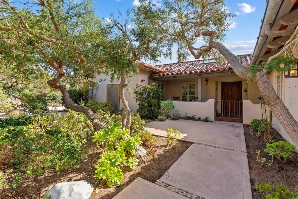 https://cdn.realtyfeed.com/cdn/127/306637423/989497920309ab80661834514df938ae.webp