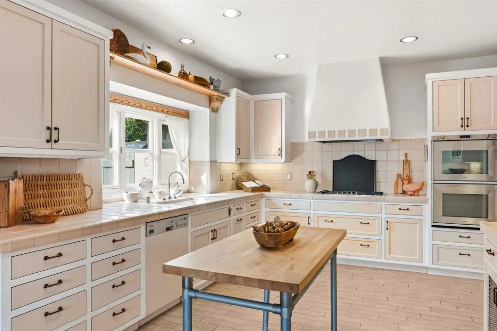 https://cdn.realtyfeed.com/cdn/127/306637423/9f3a5b074f69fa9e057f7bb1bc8f9b8a.webp
