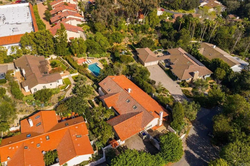 https://cdn.realtyfeed.com/cdn/127/306637423/af7db6ceff8bbde307467ad9d39fa489.webp