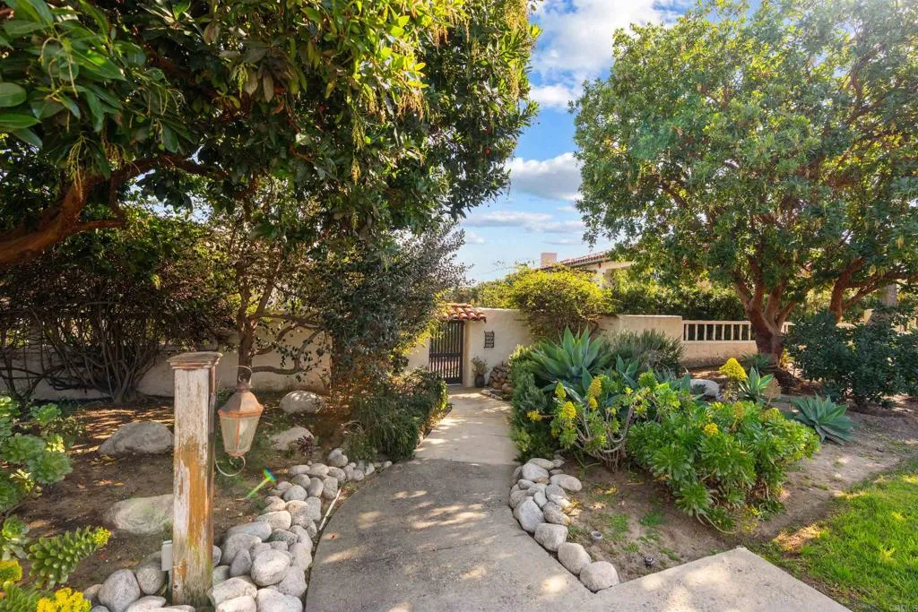 https://cdn.realtyfeed.com/cdn/127/306637423/c098e0b5af822320aa185057901656cb.webp