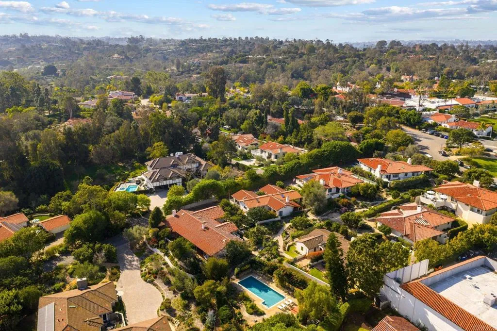 https://cdn.realtyfeed.com/cdn/127/306637423/cd707eb5e9efbd8e7e7fd9d5d9d945ed.webp
