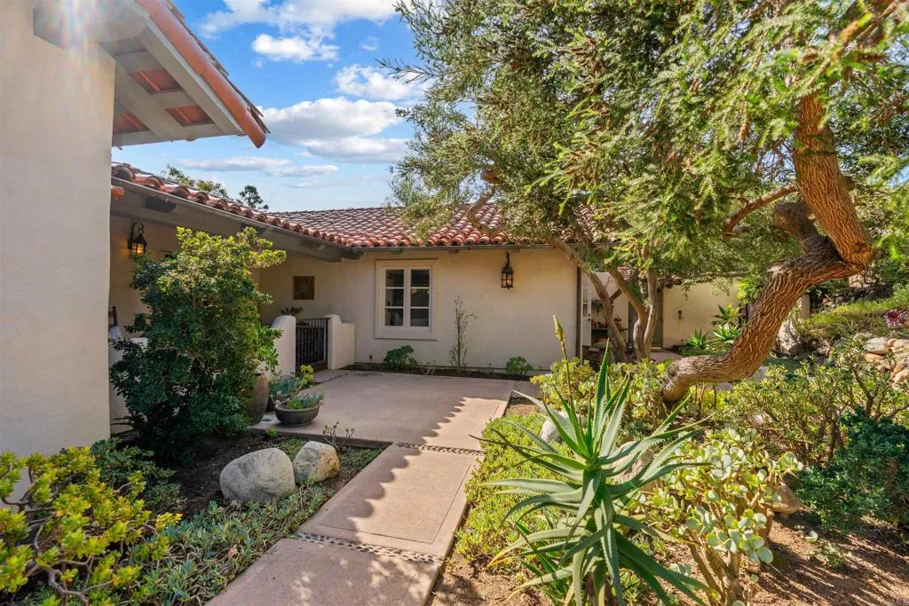 https://cdn.realtyfeed.com/cdn/127/306637423/cdd0d1bfd91c783f7885a88a4a008416.webp