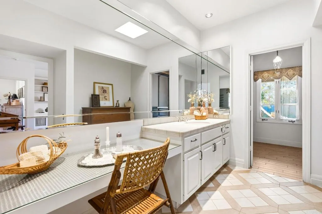 https://cdn.realtyfeed.com/cdn/127/306637423/d978421f95e81a00d013891cabe54725.webp