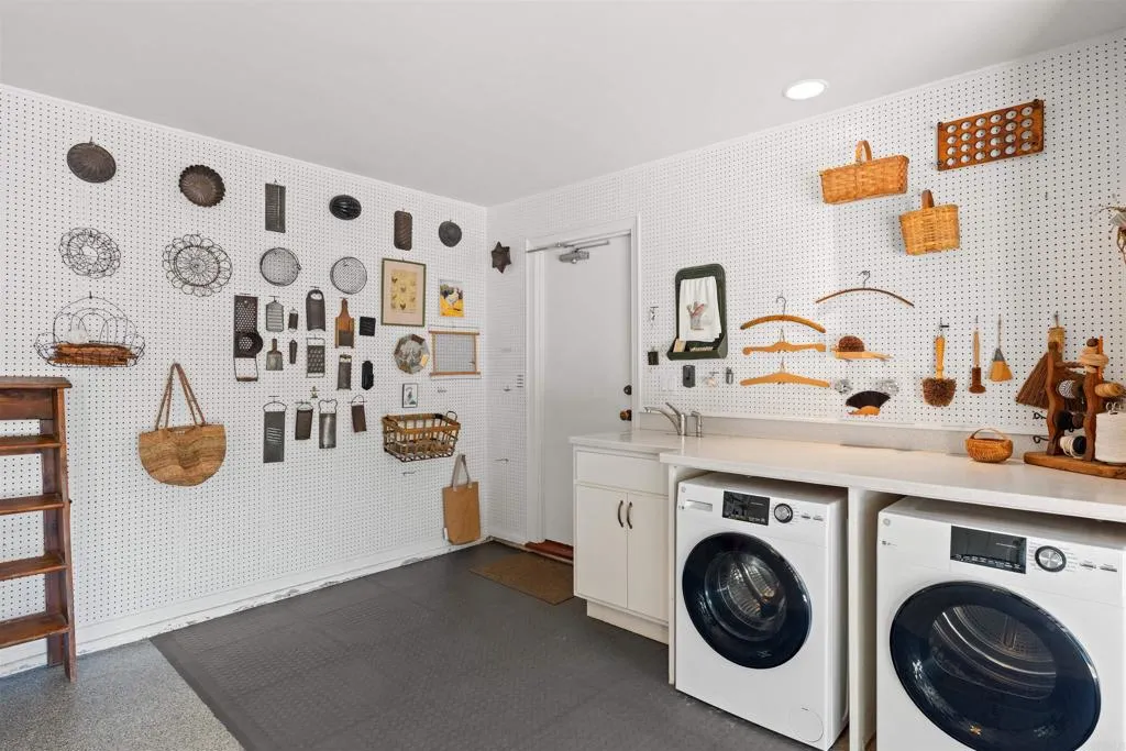 https://cdn.realtyfeed.com/cdn/127/306637423/fb84b540ffb27617bac44013f2eeee63.webp