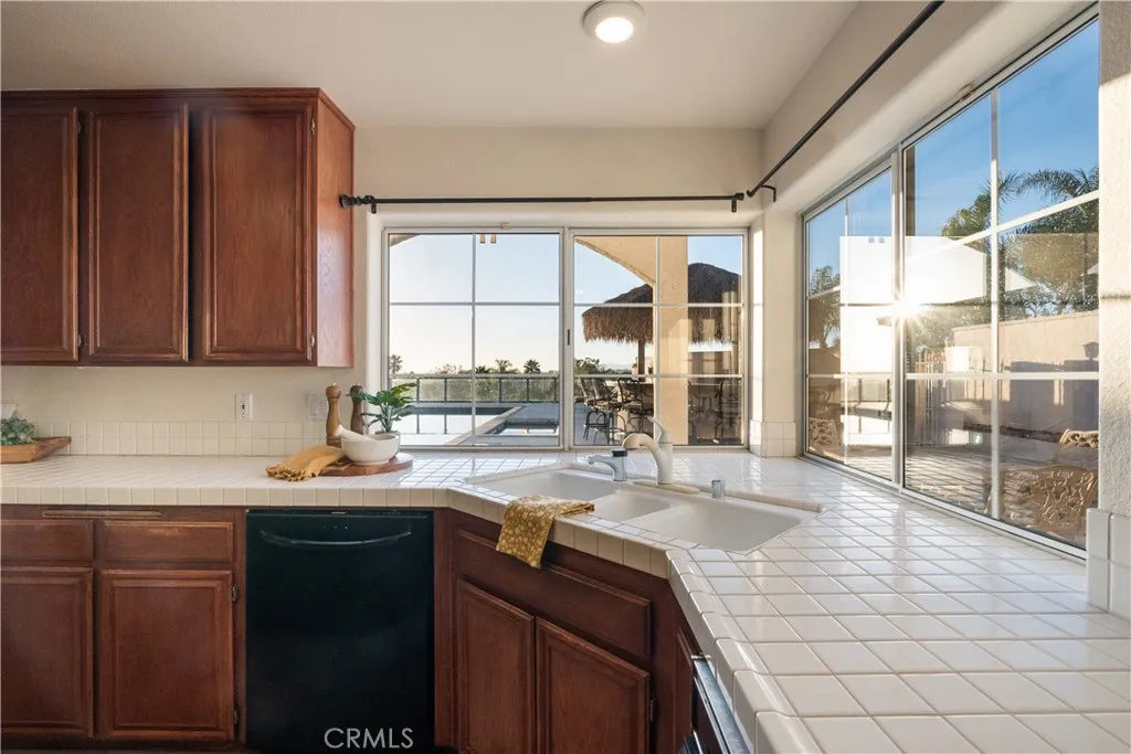 https://cdn.realtyfeed.com/cdn/127/306637430/ac8ee77489ecfa4c1a76d3a2fa291596.webp