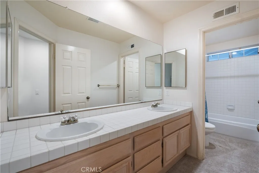 https://cdn.realtyfeed.com/cdn/127/306637430/fa923f0afad08f6e8d2e88812bb1d312.webp